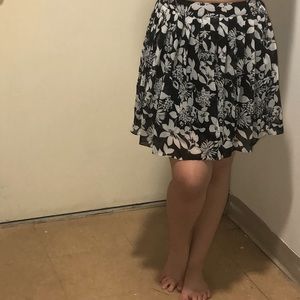 Thin wavy skirt